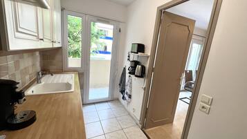 Fridge, microwave, oven, dishwasher