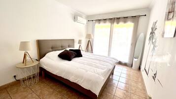 2 bedrooms, travel crib, WiFi, bed sheets