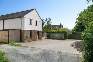Exterior - Modern Home in Bude, Private Parking & Garden (Bude)