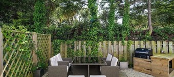 Modern Home in Bude, Private Parking & Garden