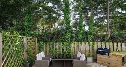 Modern Home in Bude, Private Parking & Garden