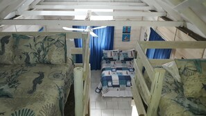 2 bedrooms, bed sheets - The Beach Cabin - 2 Minute Walk to the Beach, Great Fishing Spot (Kingsburgh)