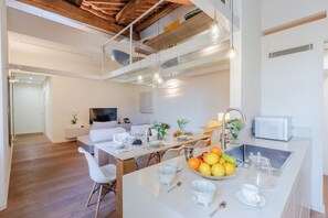 Dining - Modern 3 Bedrooms Apartment with Elevator (Lucca)