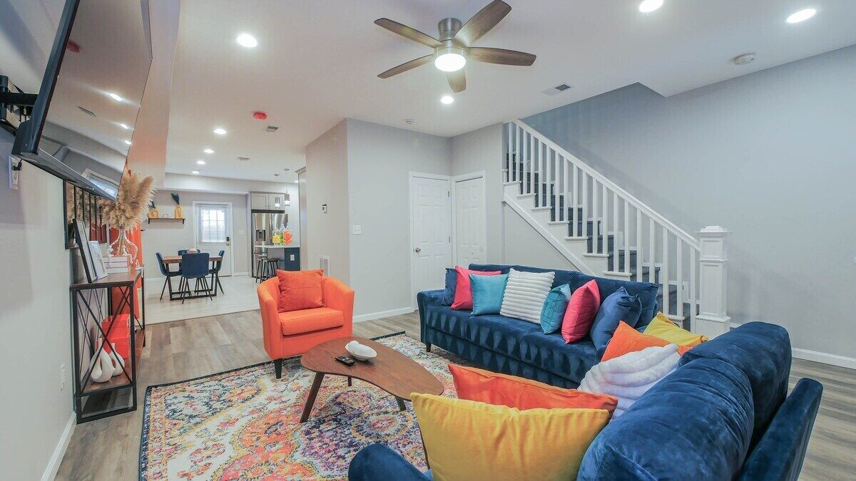 localSTR - Vibrant Island Home - 3 Bed + 2 Bath