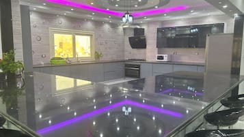 Micro-ondes, four, plaque de cuisson