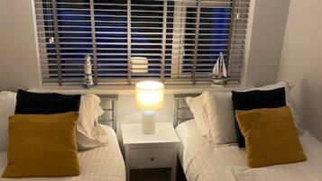 2 kamar tidur, seprai premium, dan didekorasi berbeda-beda