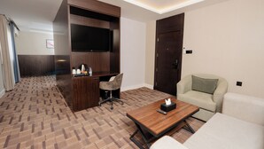 Ropa de cama de alta calidad, colchones con pillow-top y minibar 