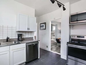 Coffee/tea maker, fridge, microwave, oven