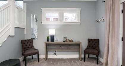 Comfortable Detroit Home | Parking | Sleeps 12