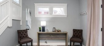 Comfortable Detroit Home | Parking | Sleeps 12
