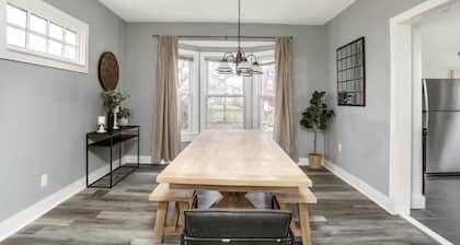 Comfortable Detroit Home | Parking | Sleeps 12