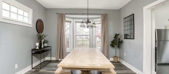 Comfortable Detroit Home | Parking | Sleeps 12