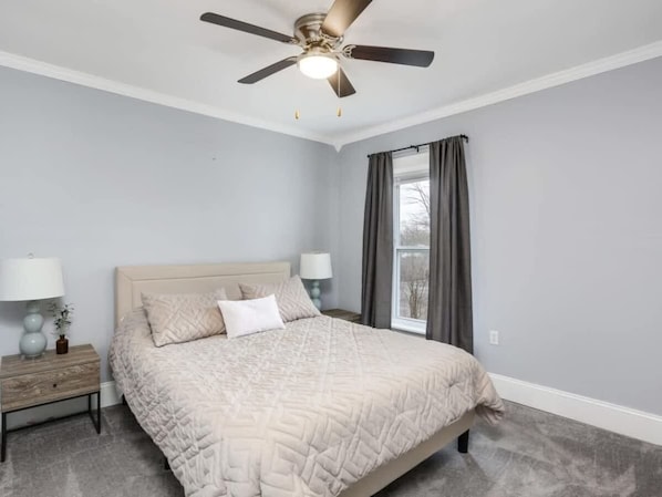 5 habitaciones, tabla de planchar con plancha, wifi y ropa de cama 