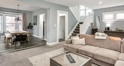 Close to Downtown and Midtown - Sleeps 12