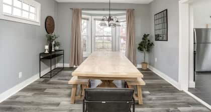 Comfortable Detroit Home | Parking | Sleeps 12