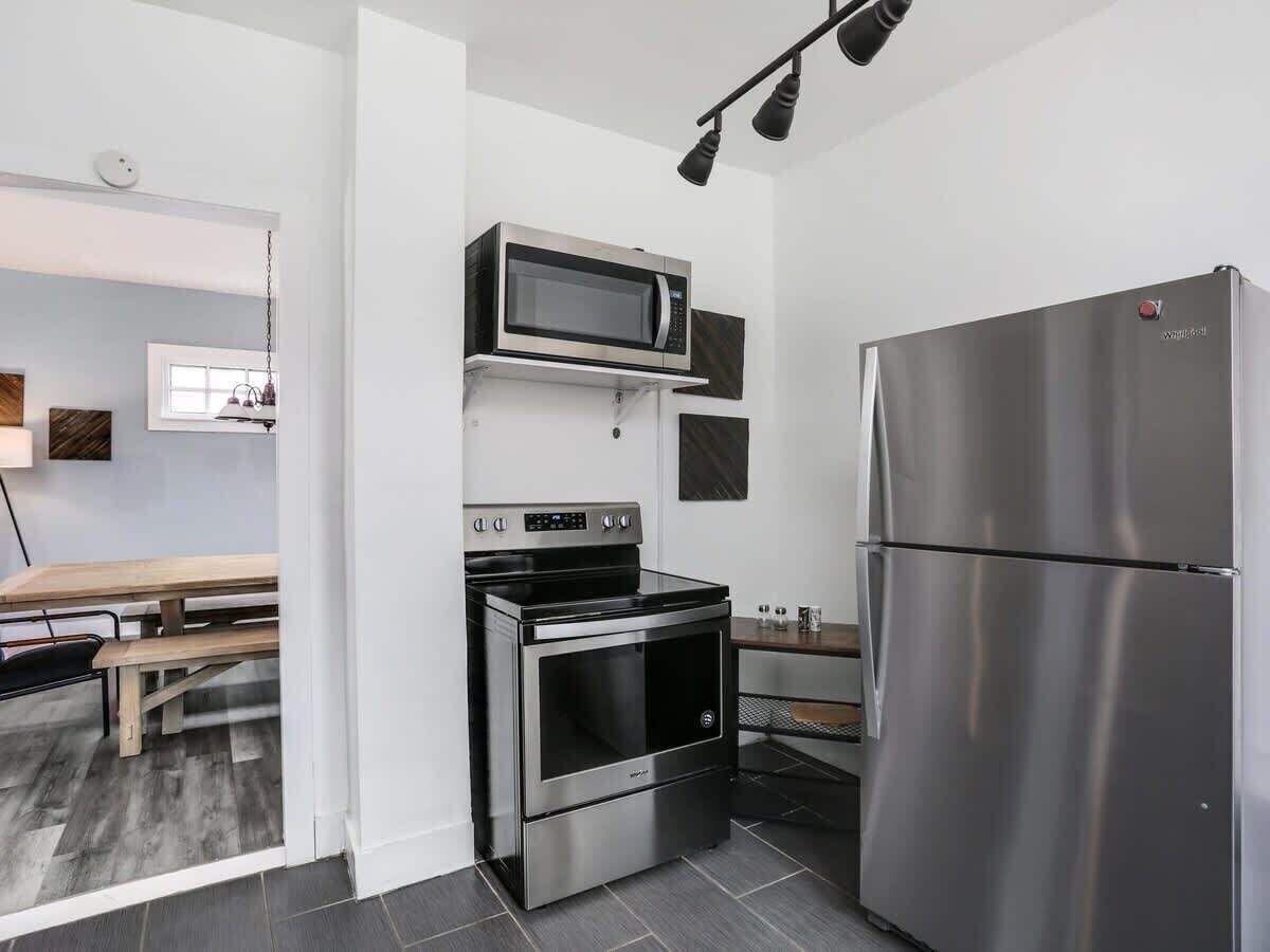 Coffee/tea maker, fridge, microwave, oven