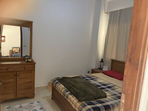 2 bedrooms, iron/ironing board, bed sheets - simple but cosy (hurghada)