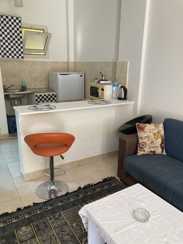 Living area - simple but cosy (hurghada)