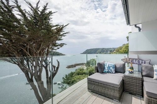 Blackstone -  stylish apartment with incredible views looking out over the Salcombe estuary
