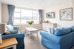 TV, stereo - 30 Church Street - a charming coastal cottage in the centre of Salombe (Salcombe)