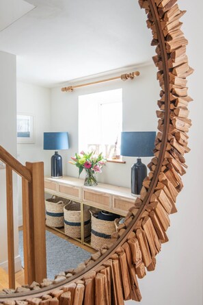 Interior - 1 The Strand -  a sleek self-catering home overlooking the open ocean (Salcombe)