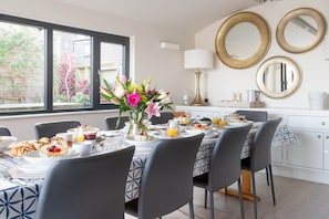 Dining - 1 The Strand - a sleek self-catering home overlooking the open ocean (Salcombe)