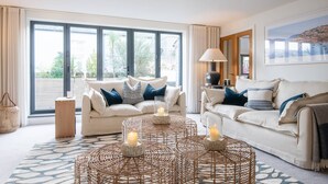Unclassified image, 4 of 52, button - 1 The Strand -  a sleek self-catering home overlooking the open ocean (Salcombe)