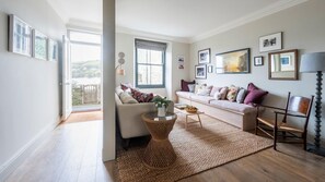 TV - Painter's Cottage -  a luxury coastal cottage with spectacular views (Salcombe)