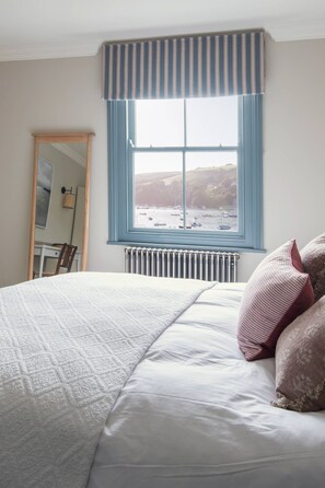 4 slaapkamers, een strijkplank/strijkijzer, gratis wifi, beddengoed