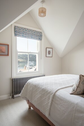 4 bedrooms, iron/ironing board, free WiFi, bed sheets - Painter's Cottage -  a luxury coastal cottage with spectacular views (Salcombe)