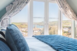 5 bedrooms, desk, iron/ironing board, free WiFi