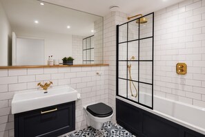 Hair dryer - Silver Cove -  a luxury coastal apartment just moments from the beach (Hope Cove)