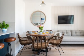 Dining - Silver Cove -  a luxury coastal apartment just moments from the beach (Hope Cove)