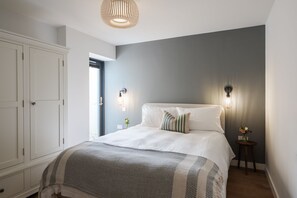 2 bedrooms, iron/ironing board, free WiFi, bed sheets - Sunny Cove -  a luxury coastal apartment moments from the beach (Hope Cove)