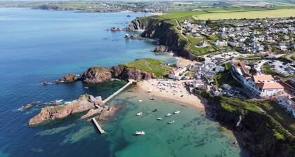 Sunny Cove - a luxury coastal apartment moments from the beach