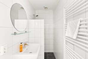 Shower, towels
