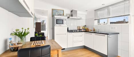 Fridge, stovetop, coffee/tea maker, toaster