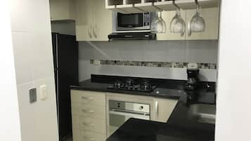 Frigorífic, microones, forn i placa de cuina