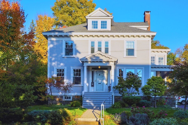 Little Maple House is a Federal style landmark building.