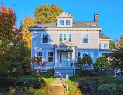 Centrally located, a Beautiful Landmark House for an ideal Family Getaway!