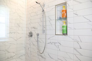 Regadera, amenidades de baño ecológicas, secadora de cabello, bidet 