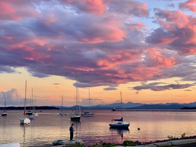 Centrally located, a Beautiful Landmark House for an ideal Family Getaway!