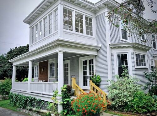 Centrally located, a Beautiful Landmark House for an ideal Family Getaway!