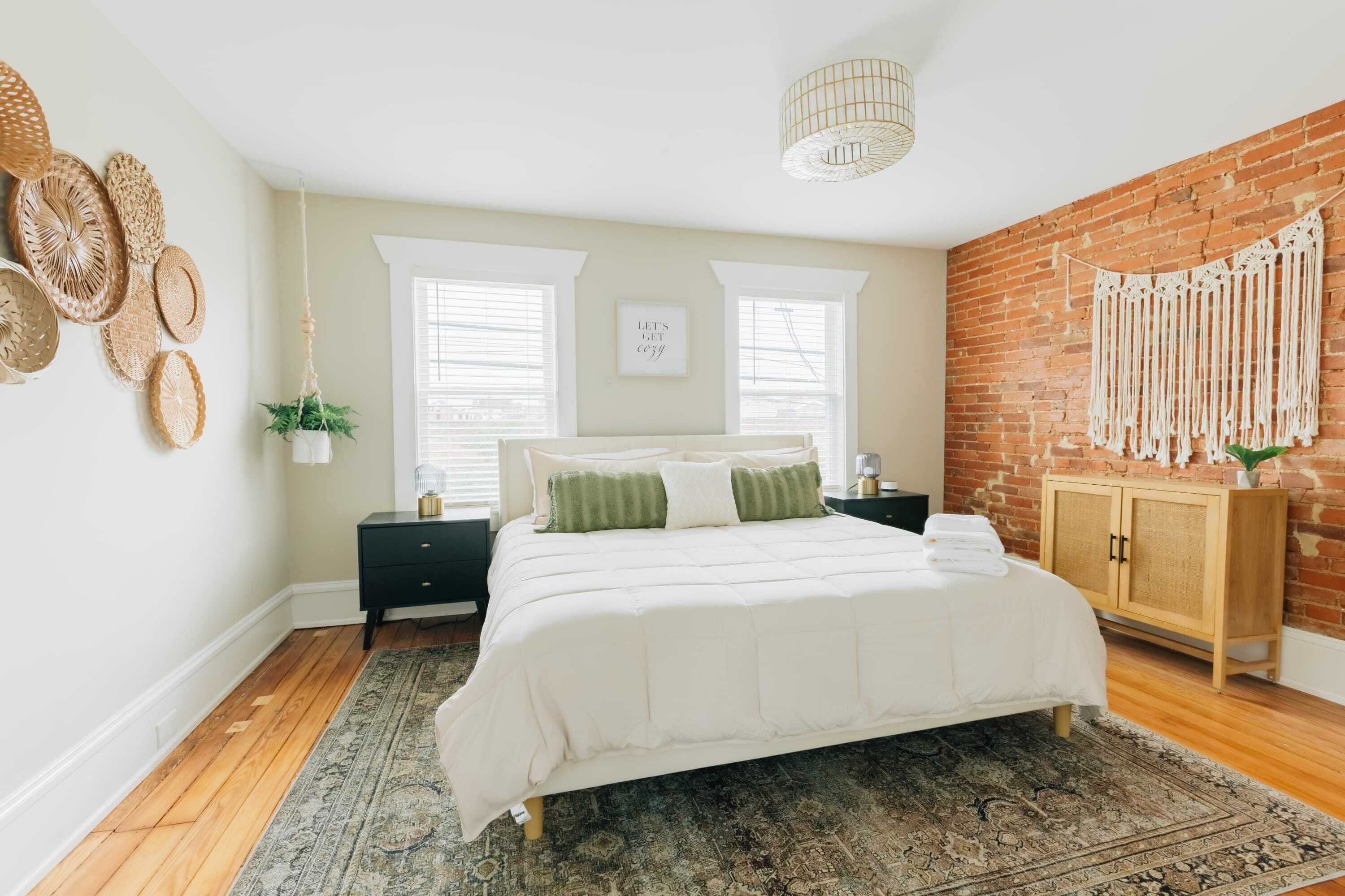 3 makuuhuonetta, silitysrauta/-lauta, vauvan matkasänky, Wi-Fi