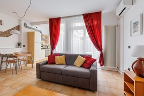 基本公寓 | 起居區 | 35-吋電視，提供數位頻道