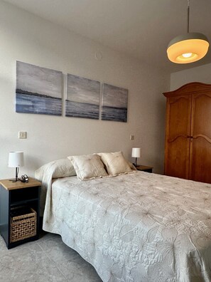 3 chambres, fer et planche à repasser, Wi-Fi gratuit, draps fournis