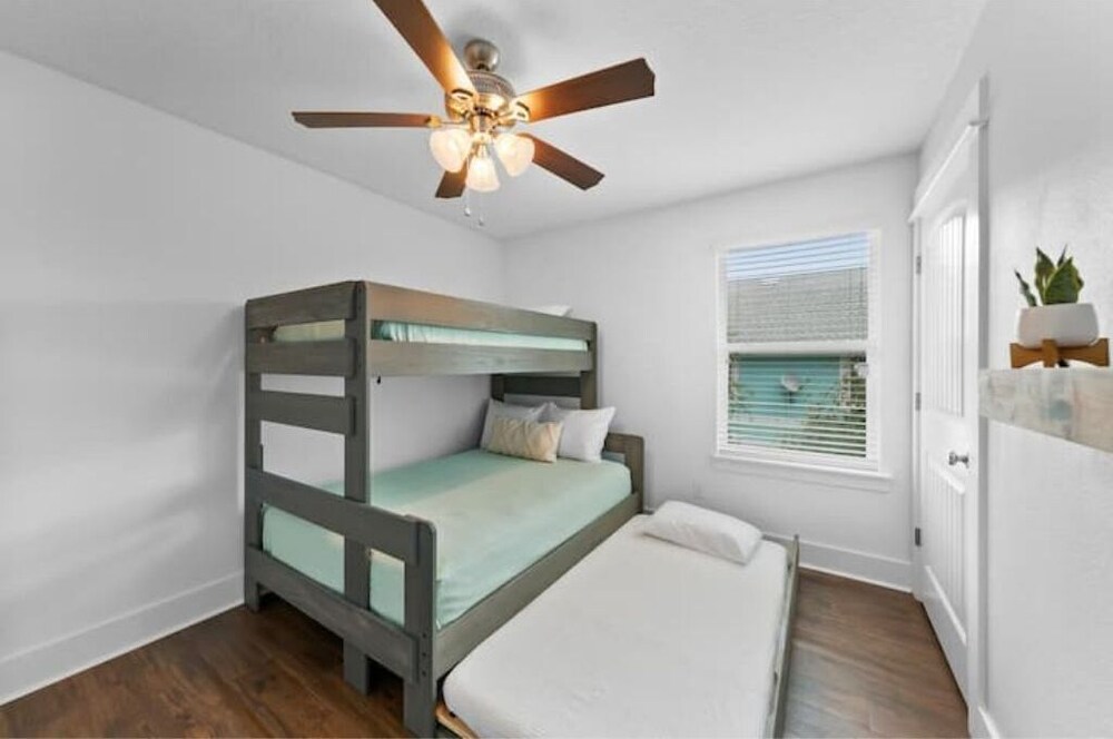 Beach, restaurants, shopping and near Mayo Clinic! Jacksonville Beach