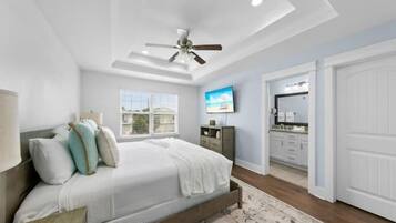 4 Schlafzimmer, Schreibtisch, BĂŒgeleisen/BĂŒgelbrett, kostenloses WLAN