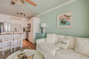 Smart TV - On the Private Beach! Tide Vibes #6 Full Kitchen! (Indian Rocks Beach)