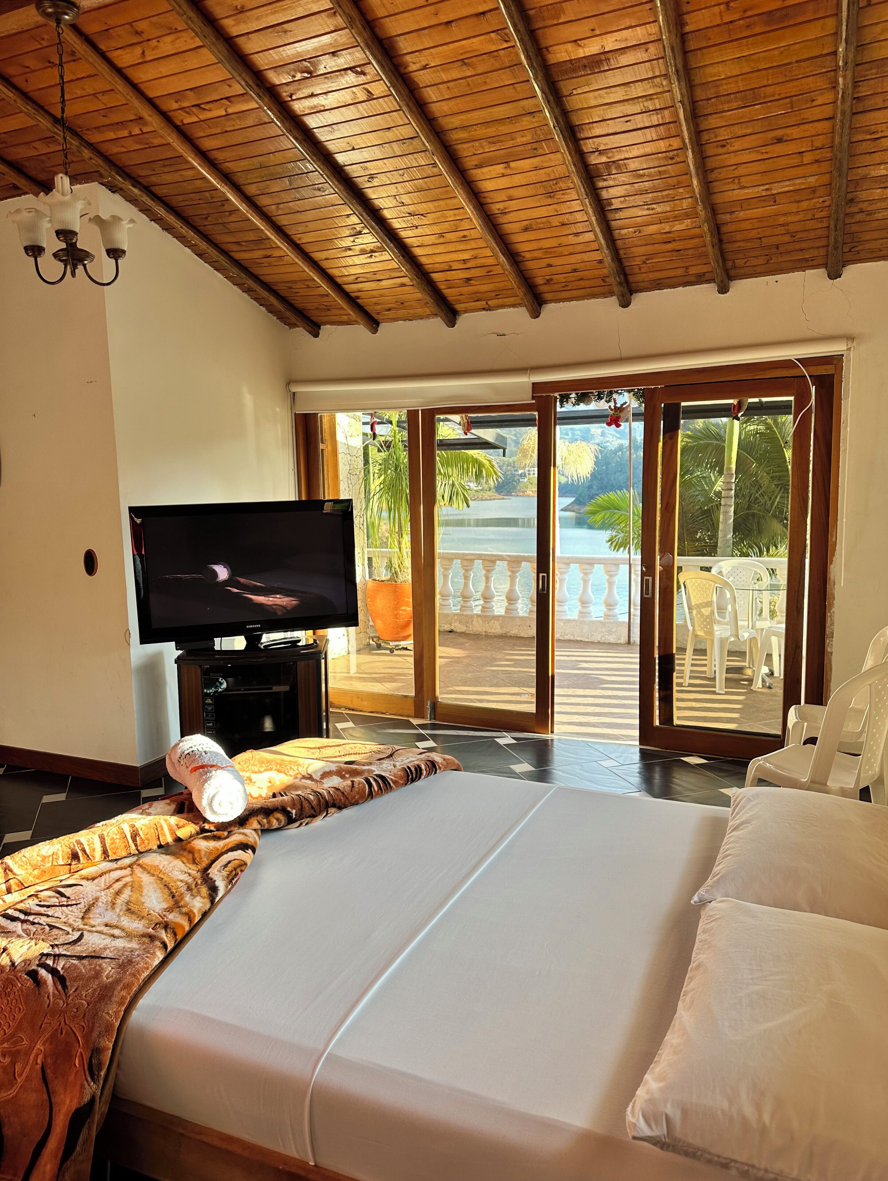 ファミリー ルーム | 客室ごとに異なる装飾、客室ごとに異なるインテリア、WiFi (無料)、ベッドシーツ